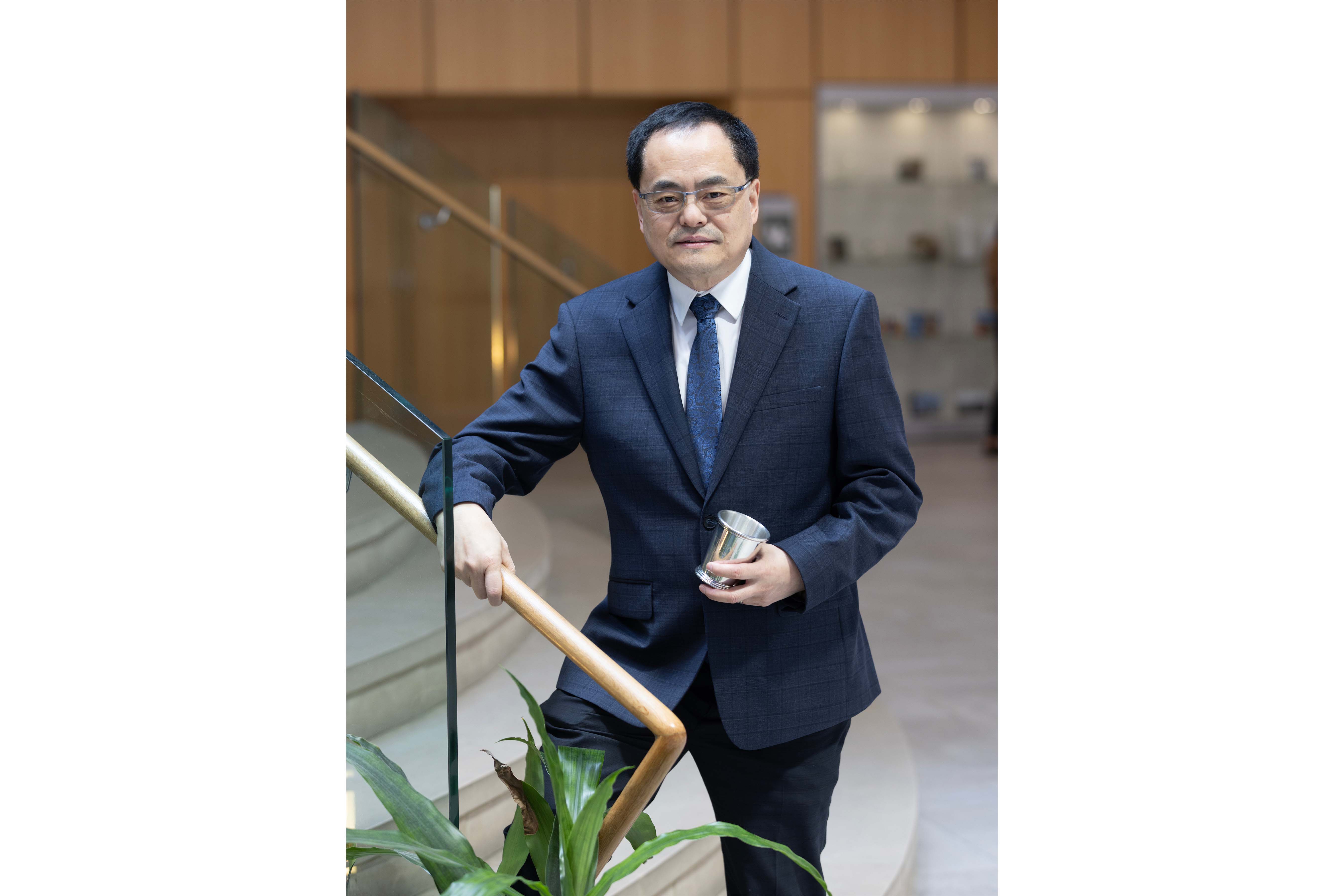 Dr YU
